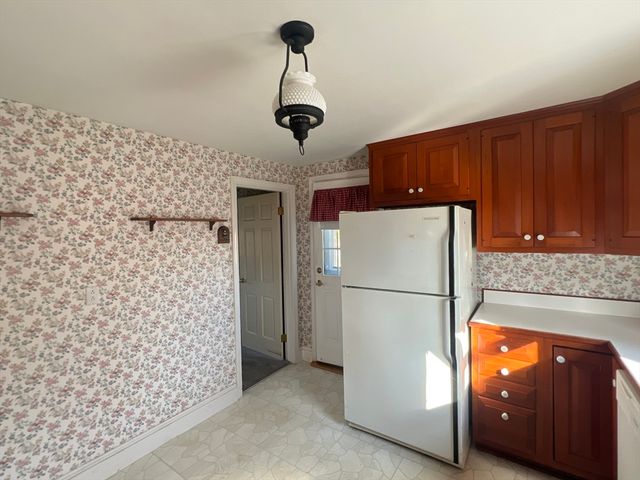 44 Arrowhead Ln, Dartmouth, MA 02748