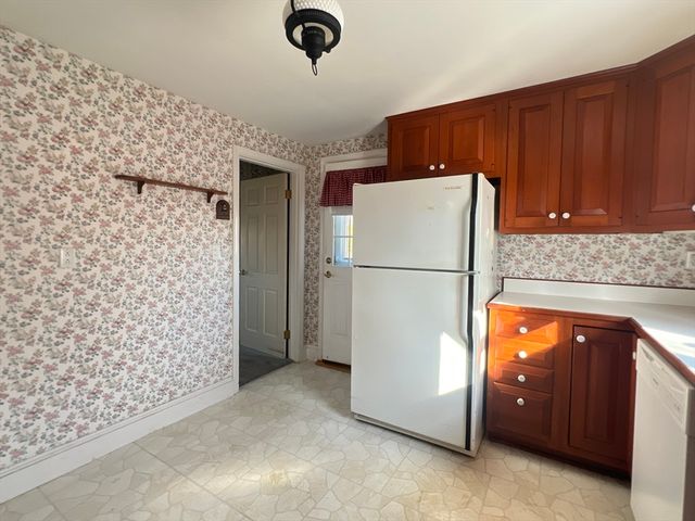 44 Arrowhead Ln, Dartmouth, MA 02748