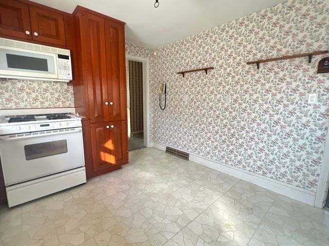 44 Arrowhead Ln, Dartmouth, MA 02748