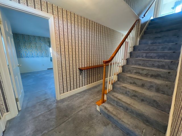 44 Arrowhead Ln, Dartmouth, MA 02748