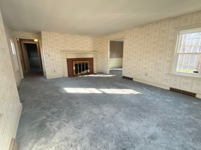 44 Arrowhead Ln, Dartmouth, MA 02748