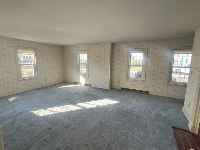 44 Arrowhead Ln, Dartmouth, MA 02748