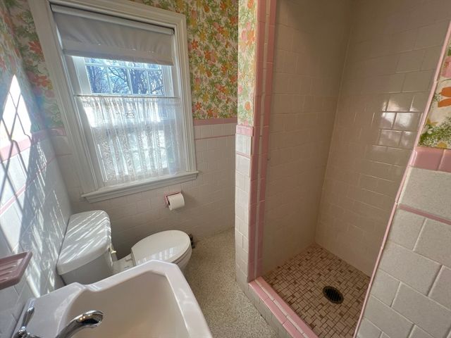 44 Arrowhead Ln, Dartmouth, MA 02748