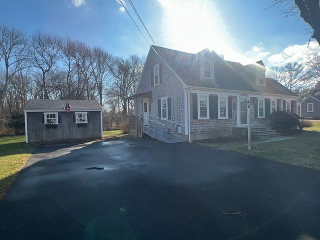 44 Arrowhead Ln, Dartmouth, MA 02748