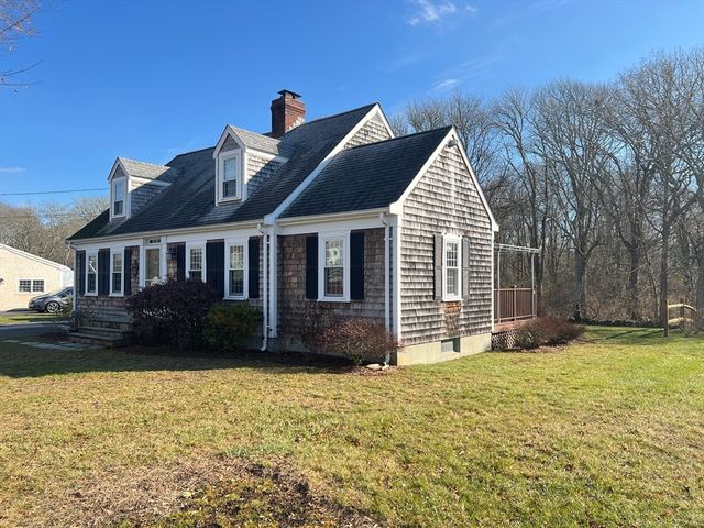 44 Arrowhead Ln, Dartmouth, MA 02748