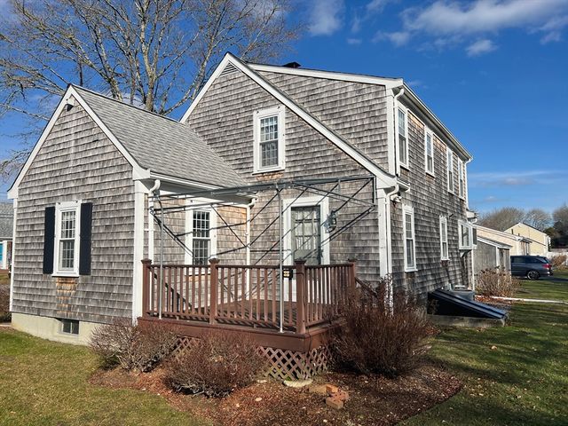 44 Arrowhead Ln, Dartmouth, MA 02748