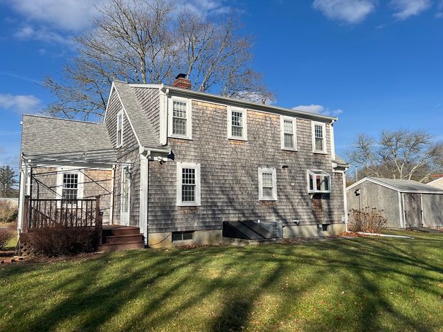 44 Arrowhead Ln, Dartmouth, MA 02748