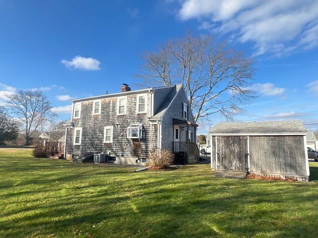 44 Arrowhead Ln, Dartmouth, MA 02748