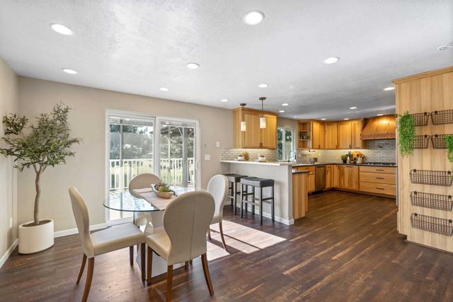 1217 S Pioneer Ct, Spokane Valley, WA 99037
