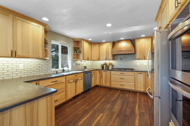 1217 S Pioneer Ct, Spokane Valley, WA 99037