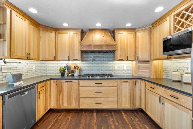 1217 S Pioneer Ct, Spokane Valley, WA 99037