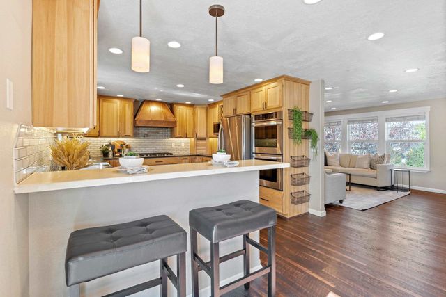 1217 S Pioneer Ct, Spokane Valley, WA 99037