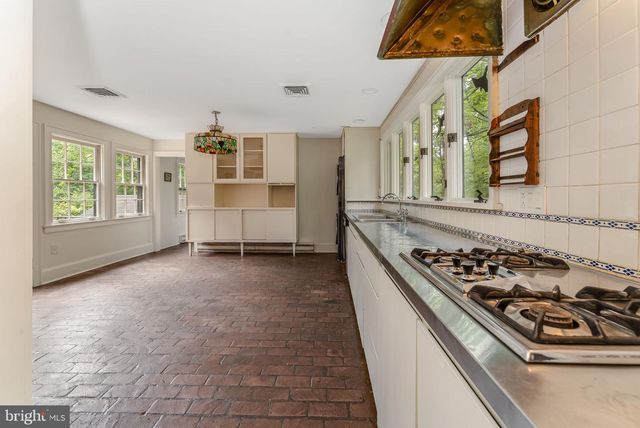 592 PROVINCE LINE RD, Hopewell, NJ 08525