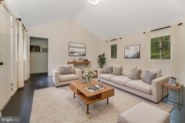 592 PROVINCE LINE RD, Hopewell, NJ 08525