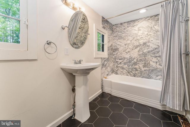 592 PROVINCE LINE RD, Hopewell, NJ 08525
