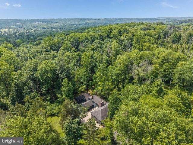 592 PROVINCE LINE RD, Hopewell, NJ 08525