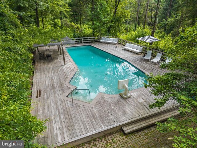 592 PROVINCE LINE RD, Hopewell, NJ 08525