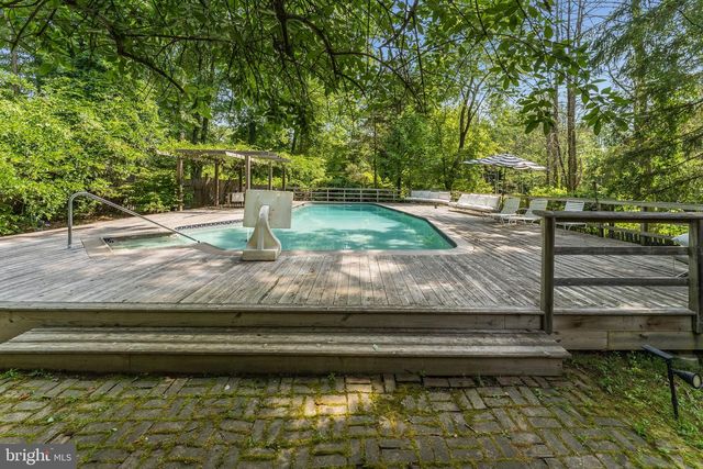 592 PROVINCE LINE RD, Hopewell, NJ 08525