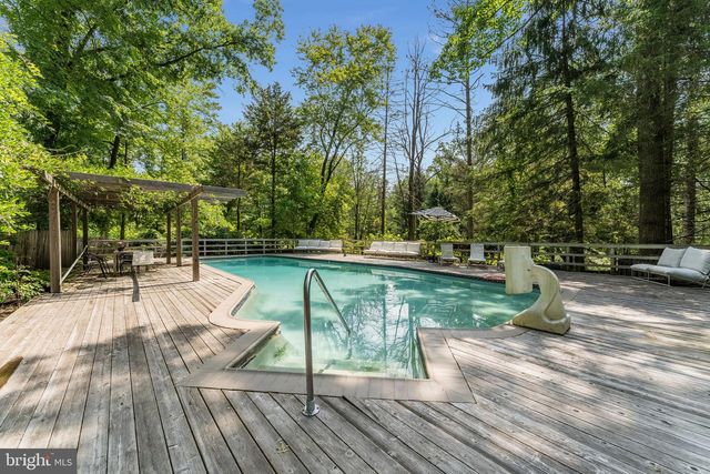 592 PROVINCE LINE RD, Hopewell, NJ 08525