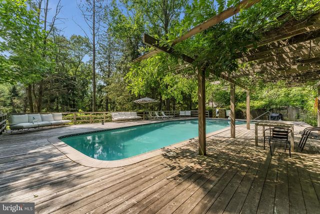 592 PROVINCE LINE RD, Hopewell, NJ 08525