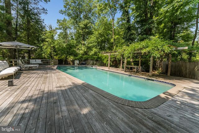 592 PROVINCE LINE RD, Hopewell, NJ 08525