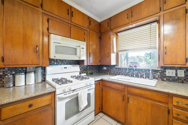 708 N Bailey Avenue, Fort Worth, TX 76107