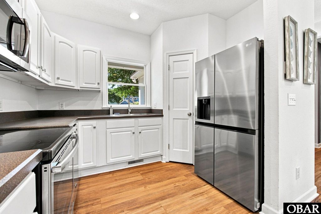 Image 9 of property listing at 547 Magnolia Court, Corolla, NC 27927