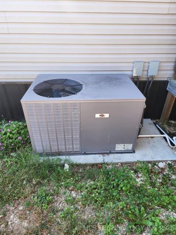 101 S 7th Street, Madill, OK 73446