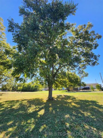 101 S 7th Street, Madill, OK 73446