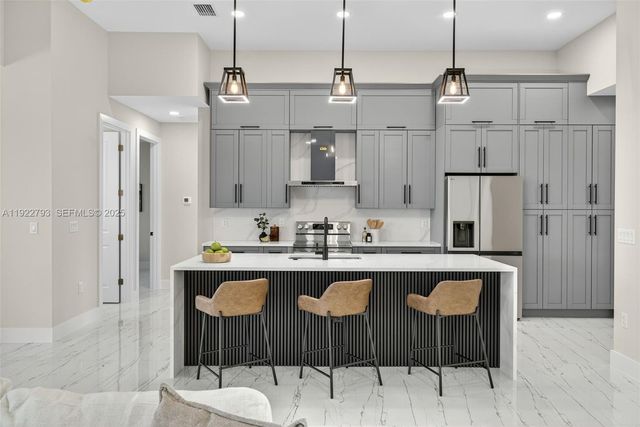 1129 SW 24th St, Cape Coral, FL 33991