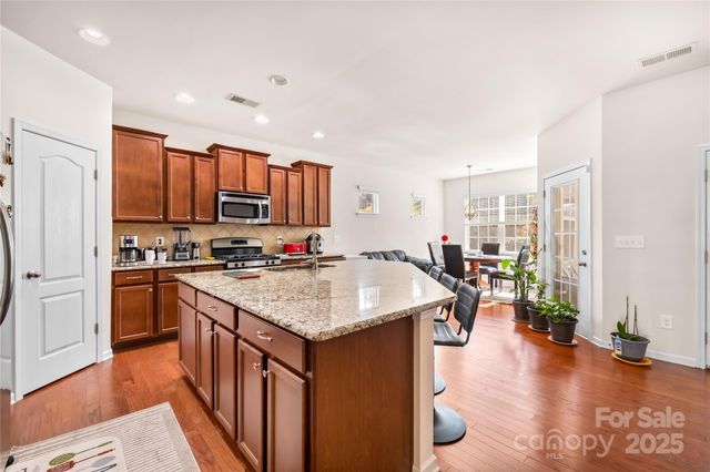 137 Chertsey Drive, Mooresville, NC 28115