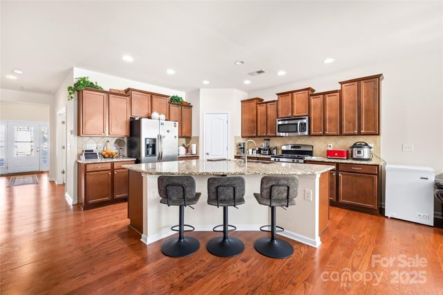 137 Chertsey Drive, Mooresville, NC 28115