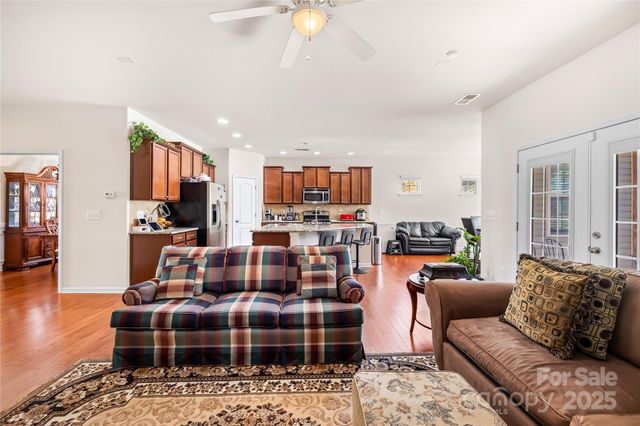 137 Chertsey Drive, Mooresville, NC 28115