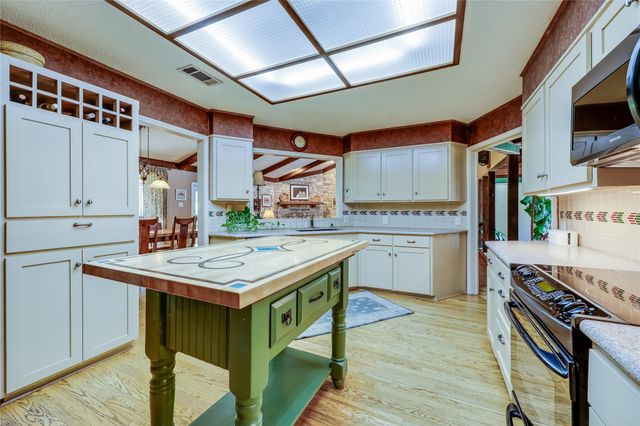 6015 Tonkowa TRL, Georgetown, TX 78628