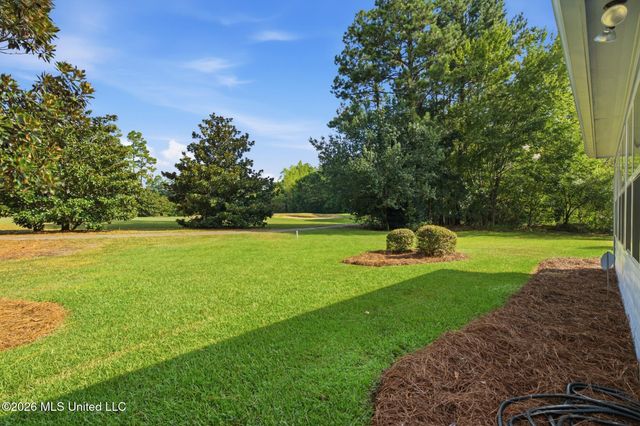 136 Saint Annes Drive, Hattiesburg, MS 39401