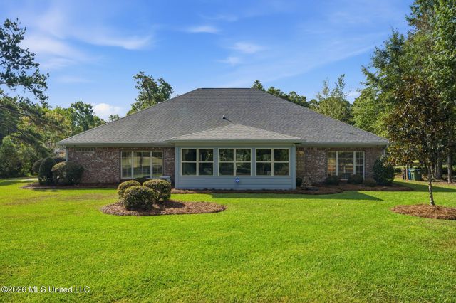 136 Saint Annes Drive, Hattiesburg, MS 39401