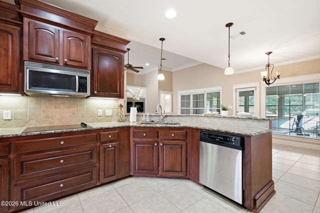 136 Saint Annes Drive, Hattiesburg, MS 39401