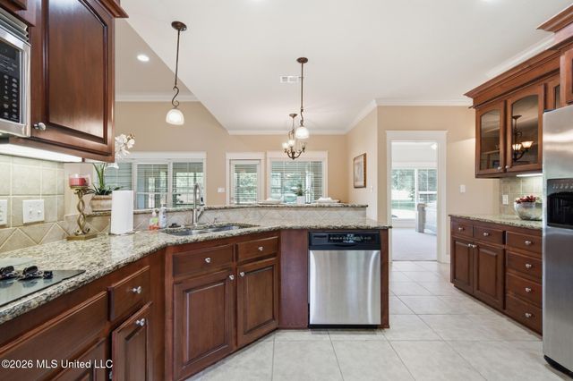136 Saint Annes Drive, Hattiesburg, MS 39401
