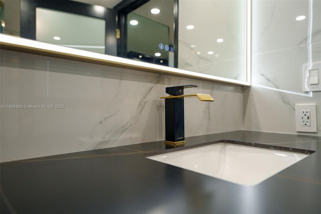 4000 Towerside Ter 410, Miami, FL 33138