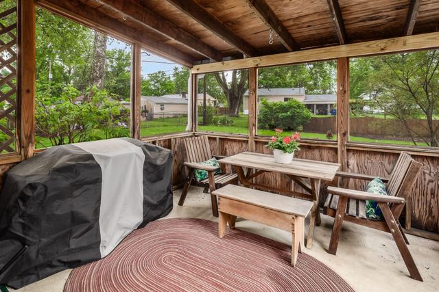 531 Deerwood Avenue E, Columbus, OH 43230