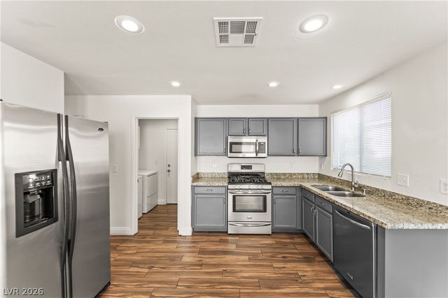 8708 Majestic Pine Avenue, Las Vegas, NV 89143