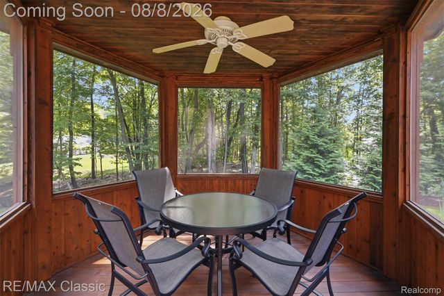 6015 Lynne Hollow Drive, Commerce Charter Township, MI 48382