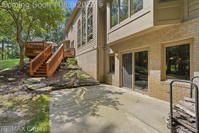 6015 Lynne Hollow Drive, Commerce Charter Township, MI 48382