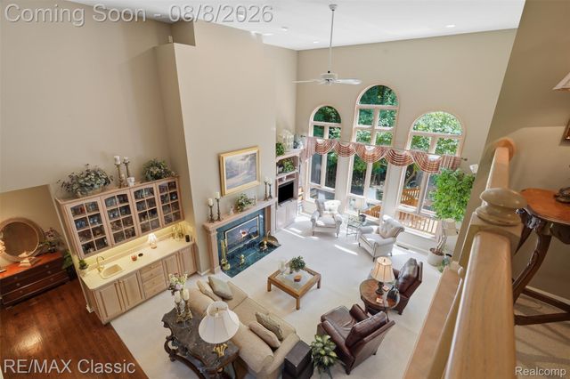 6015 Lynne Hollow Drive, Commerce Charter Township, MI 48382