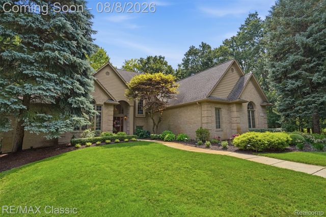 6015 Lynne Hollow Drive, Commerce Charter Township, MI 48382
