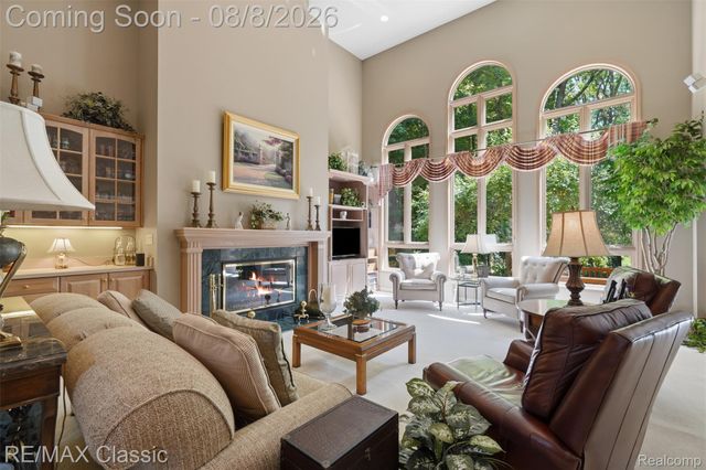 6015 Lynne Hollow Drive, Commerce Charter Township, MI 48382