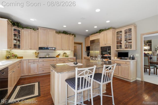 6015 Lynne Hollow Drive, Commerce Charter Township, MI 48382