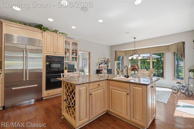 6015 Lynne Hollow Drive, Commerce Charter Township, MI 48382