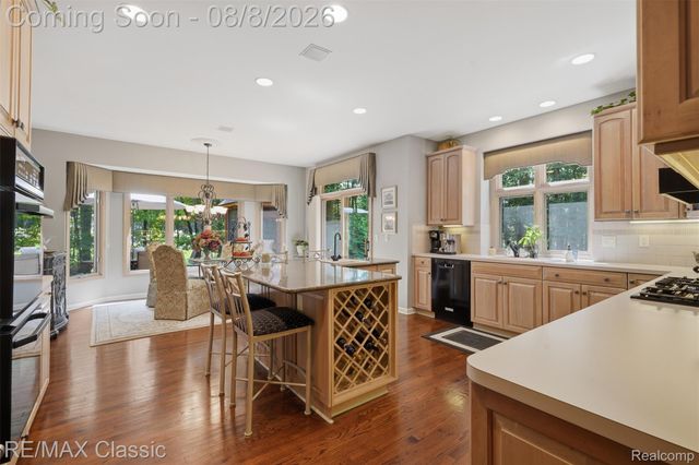 6015 Lynne Hollow Drive, Commerce Charter Township, MI 48382