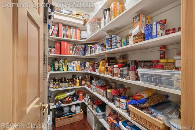6015 Lynne Hollow Drive, Commerce Charter Township, MI 48382